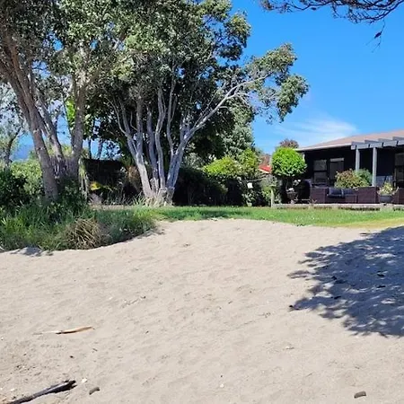 Beachfront Bliss - Your Parapara Seaside Retreat Exterior photo