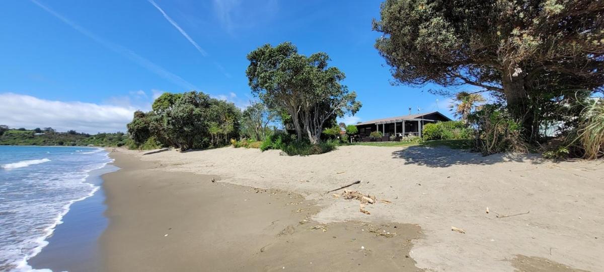 Beachfront Bliss - Your Seaside Retreat * Parapara