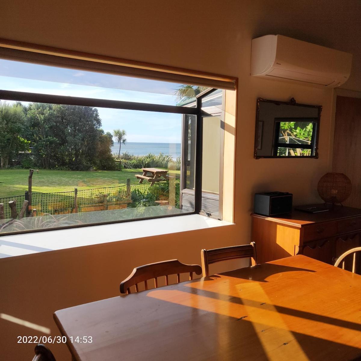Beachfront Bliss - Your Seaside Retreat *