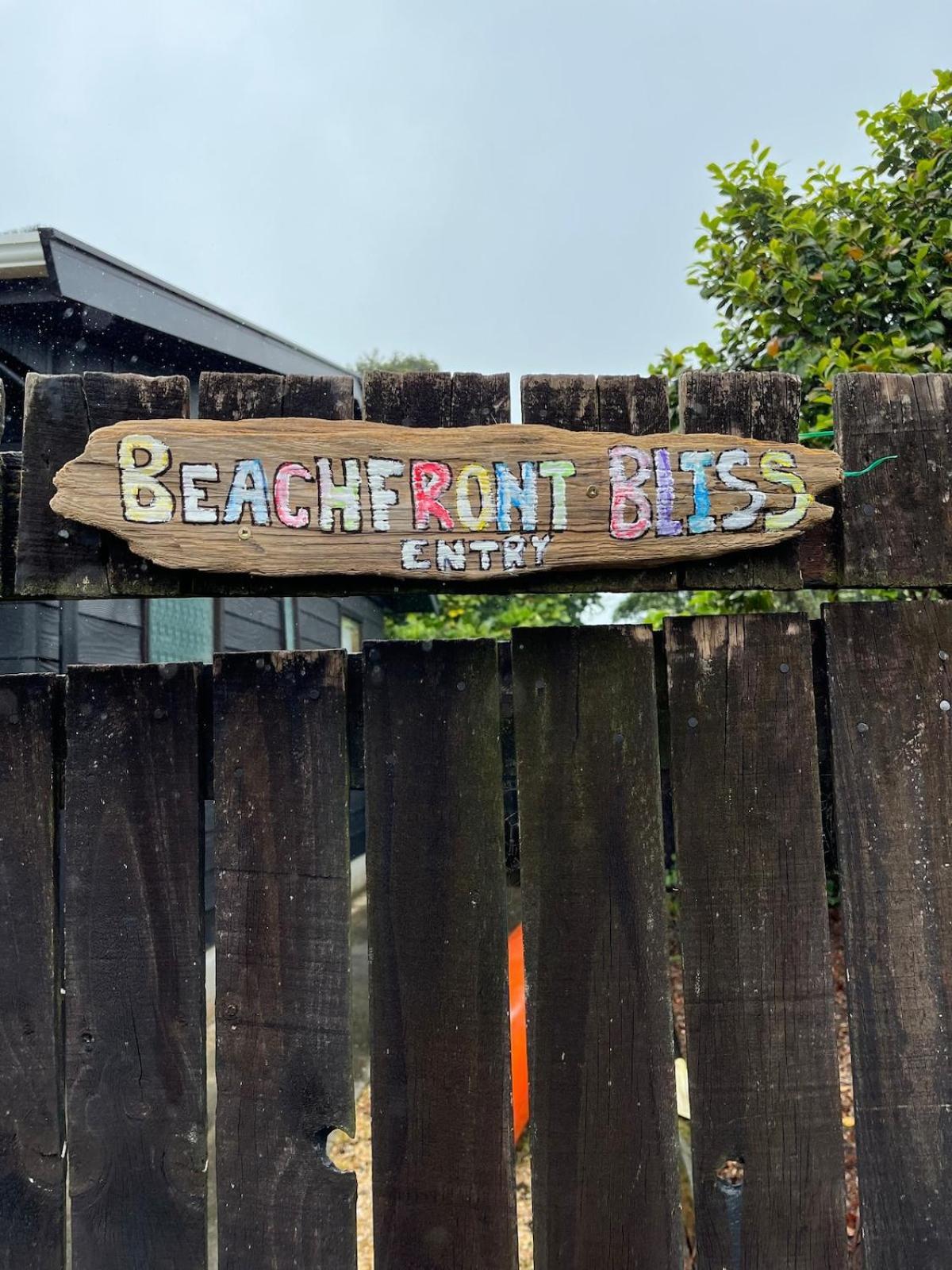 Beachfront Bliss - Your Seaside Retreat Ferienhaus *